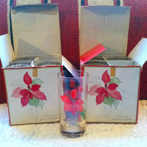 7 Crisal Clear Glasses Cups Tumblers Poinsettia